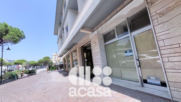 negozio in vendita a Cesenatico