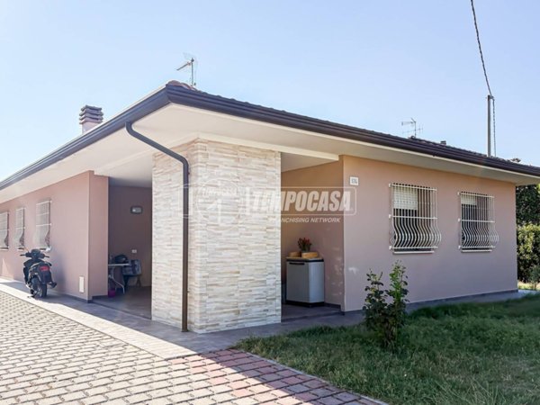 casa indipendente in vendita a Cesenatico in zona Sala