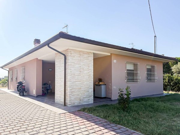 casa indipendente in vendita a Cesenatico in zona Sala