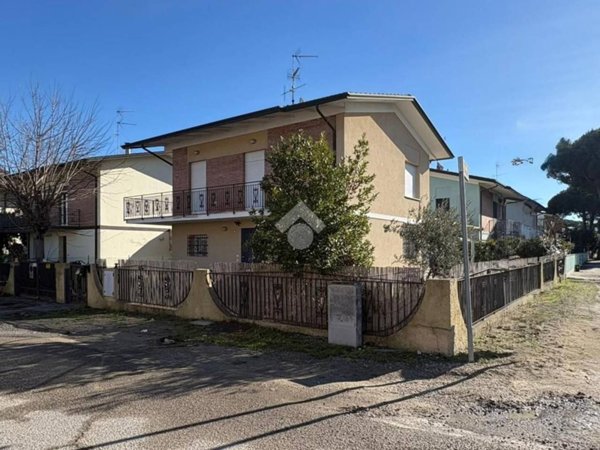 casa indipendente in vendita a Cesenatico in zona Villamarina