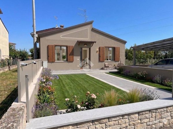 casa indipendente in vendita a Cesenatico in zona Sala