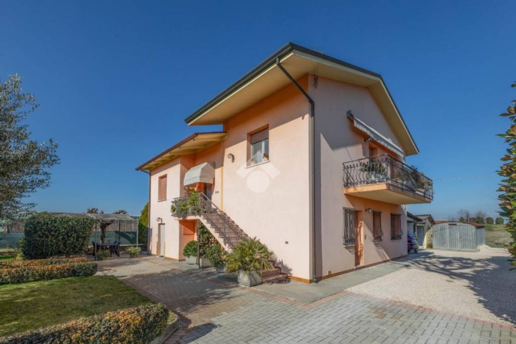 casa indipendente in vendita a Cesenatico in zona Sala