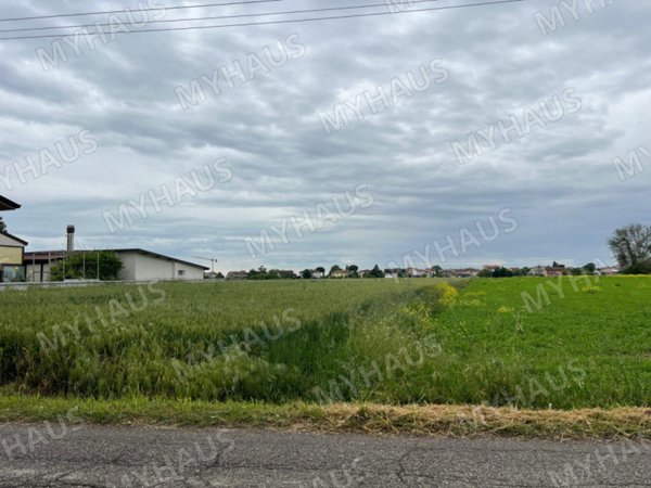 terreno edificabile in vendita a Cesenatico in zona Borella