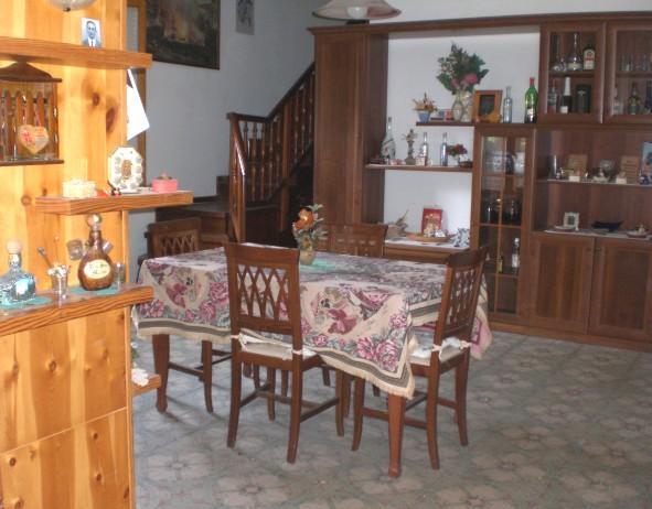 casa indipendente in vendita a Civitella di Romagna in zona Collina