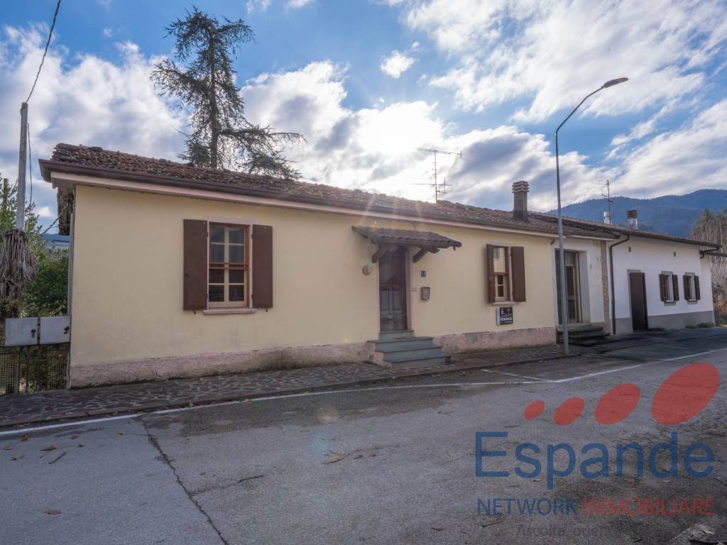 casa indipendente in vendita a Civitella di Romagna in zona Cusercoli