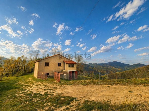 casa indipendente in vendita a Civitella di Romagna in zona Seguno