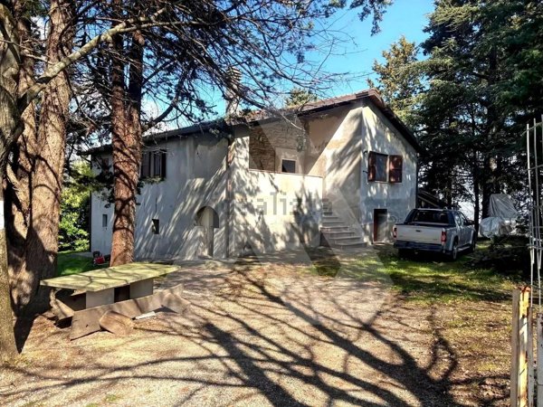 quadrivano in vendita a Civitella di Romagna in zona Nespoli