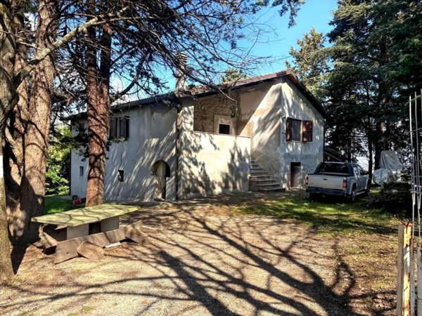 casa indipendente in vendita a Civitella di Romagna in zona Collina