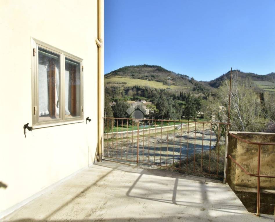 casa indipendente in vendita a Dovadola