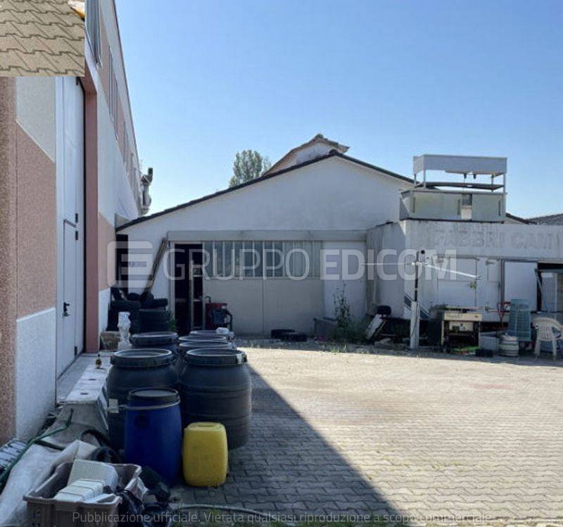 locale commerciale in vendita a Forlì in zona Ospedaletto