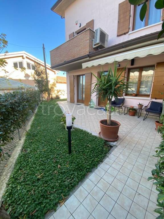 casa indipendente in vendita a Forlì in zona Villagrappa