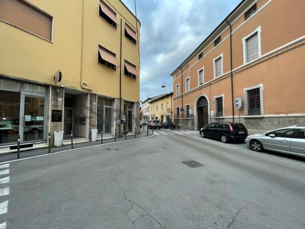 locale commerciale in vendita a Forlì in zona Centro Storico