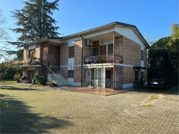 casa indipendente in vendita a Forlì in zona San Martino in Strada
