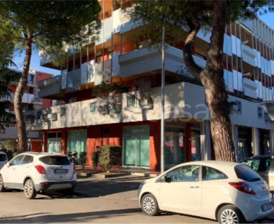 negozio in vendita a Forlì in zona Quattro