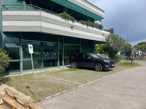 locale commerciale in vendita a Forlì in zona Coriano