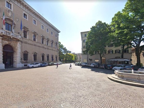 negozio in vendita a Forlì in zona Centro Storico