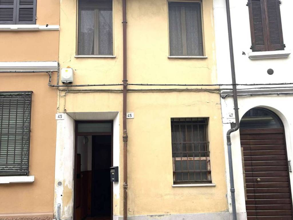 casa indipendente in vendita a Forlì in zona Centro Storico