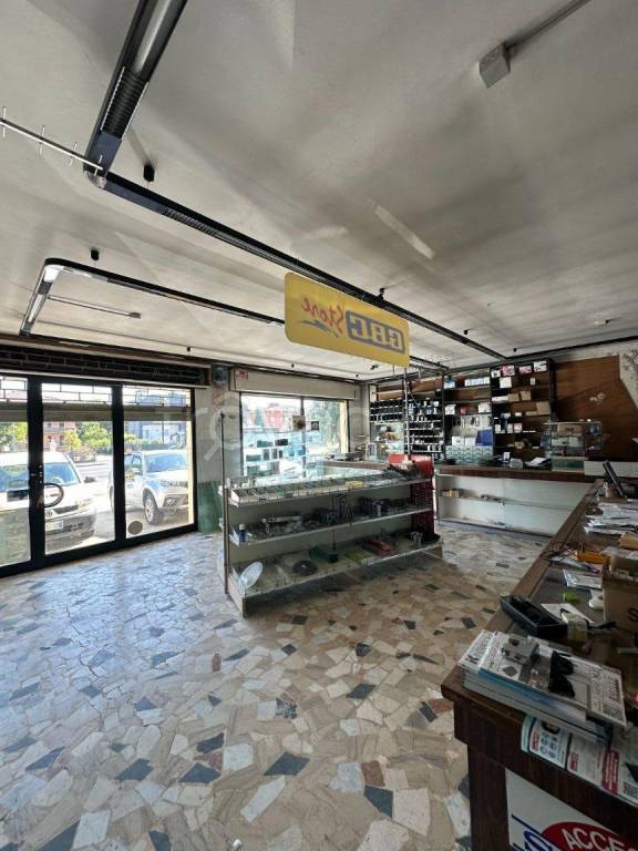 negozio in vendita a Forlì in zona Cava