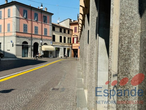 negozio in vendita a Forlì in zona Centro Storico