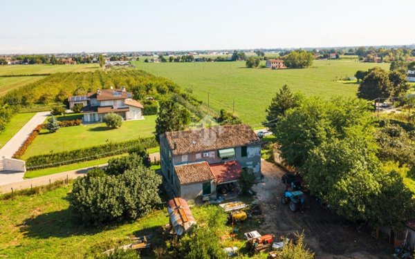 casa indipendente in vendita a Forlì in zona Carpena