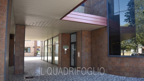 negozio in vendita a Forlì in zona San Giorgio