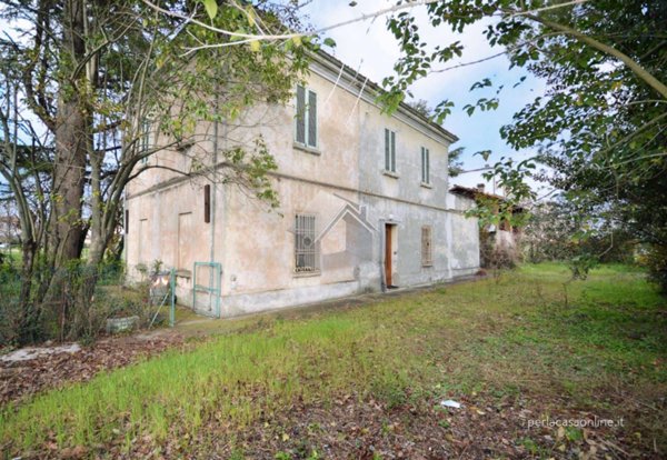 casa indipendente in vendita a Forlì in zona Quattro