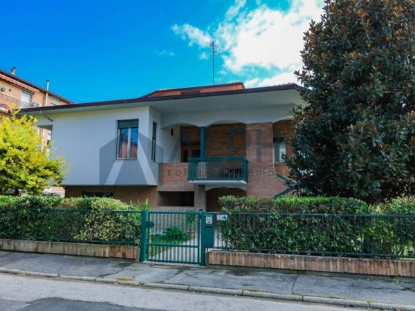casa indipendente in vendita a Forlì in zona Centro Storico