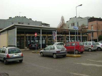 negozio in vendita a Forlì in zona Vecchiazzano