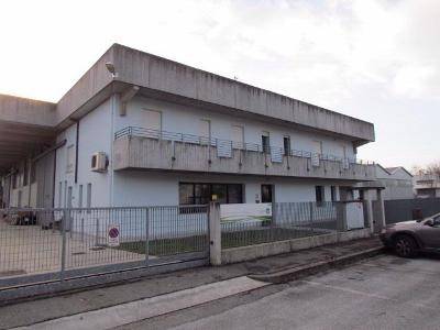 locale commerciale in vendita a Forlì in zona Vecchiazzano