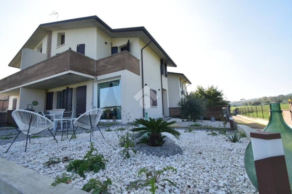 casa indipendente in vendita a Forlì in zona Quattro