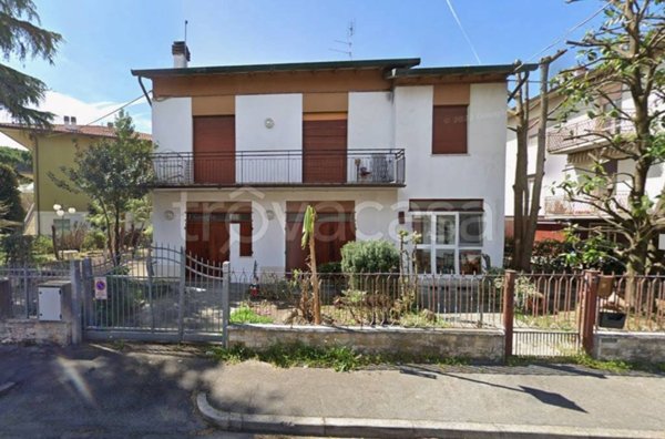 casa indipendente in vendita a Forlì