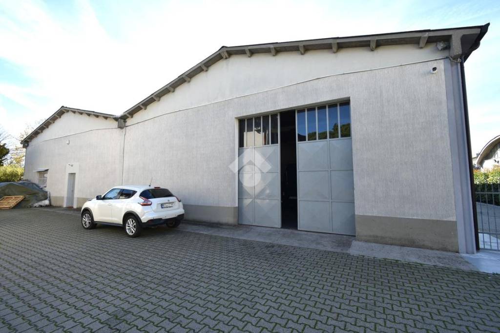 locale commerciale in vendita a Forlì in zona Coriano