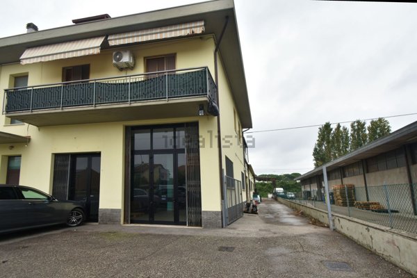 negozio in vendita a Forlì in zona Coriano