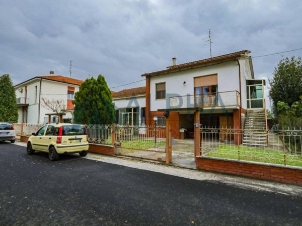 casa indipendente in vendita a Forlì in zona Cava