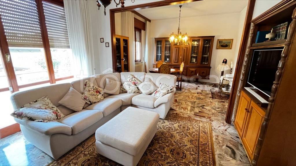 casa indipendente in vendita a Forlì in zona Villanova