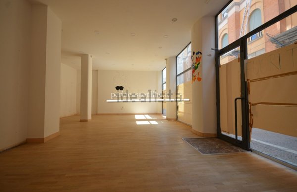 locale commerciale in vendita a Forlì in zona Centro Storico