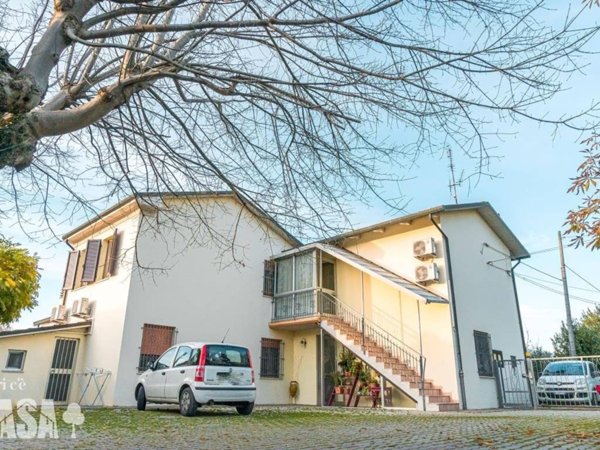 casa indipendente in vendita a Forlì in zona Carpinello