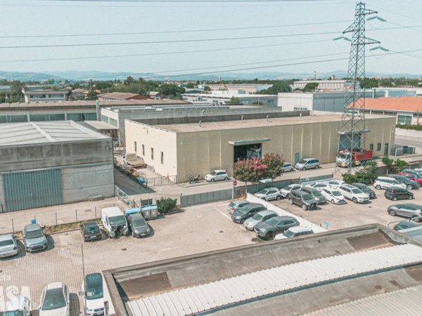 locale commerciale in vendita a Forlì in zona Coriano