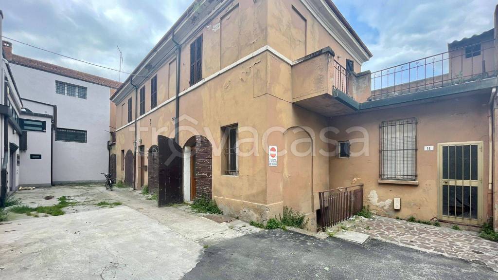 casa indipendente in vendita a Forlì in zona Centro Storico