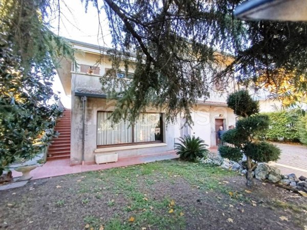 casa indipendente in vendita a Forlì in zona Carpena