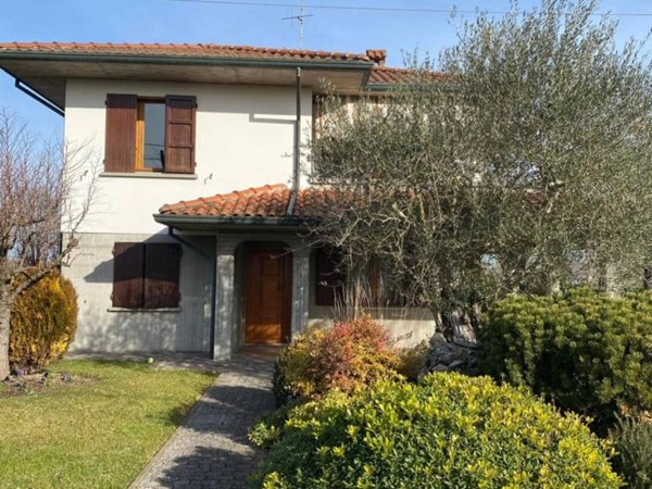 casa indipendente in vendita a Forlì in zona Villanova