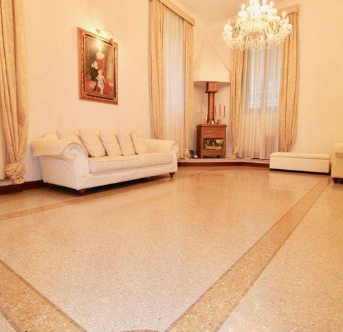 casa indipendente in vendita a Forlì in zona Centro Storico