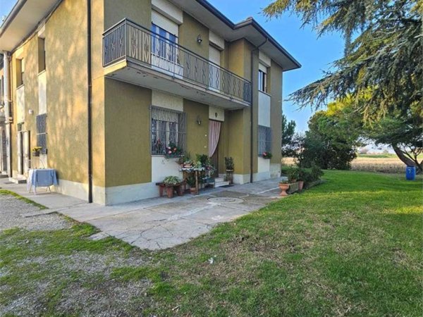 casa indipendente in vendita a Forlì in zona Casemurate