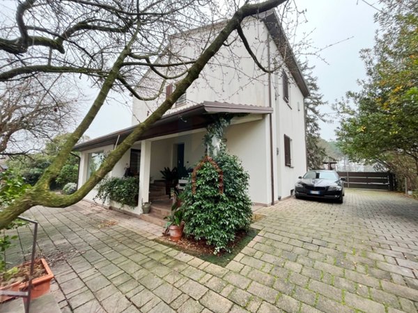 casa indipendente in vendita a Forlì in zona Vecchiazzano