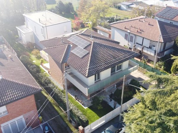 casa indipendente in vendita a Forlì in zona San Leonardo
