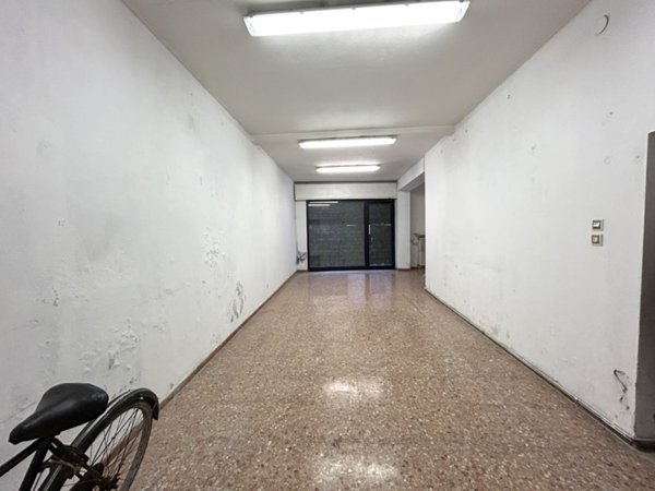 locale commerciale in vendita a Forlì in zona Centro Storico