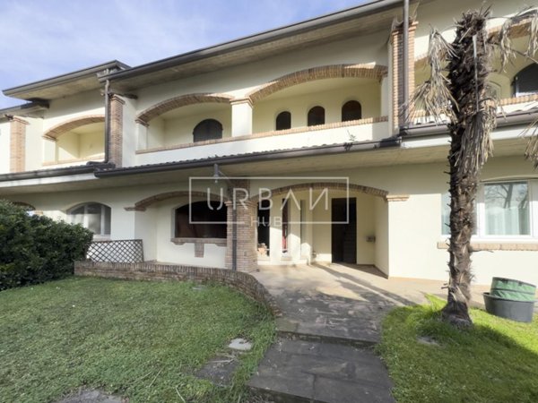 casa indipendente in vendita a Forlì in zona San Martino in Strada