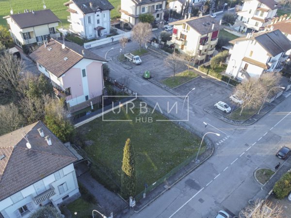terreno edificabile in vendita a Forlì in zona Rovere