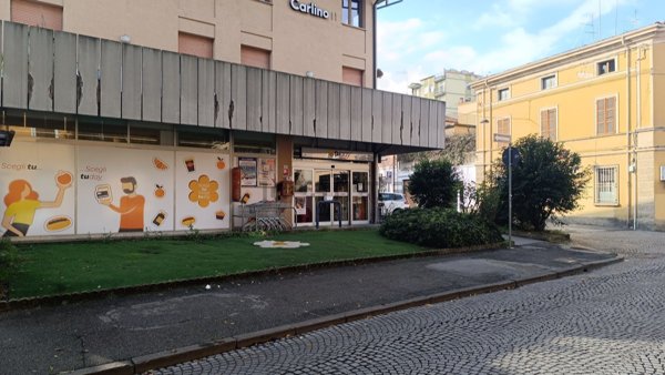 negozio in vendita a Forlì in zona Centro Storico