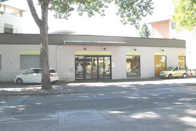 negozio in vendita a Forlì in zona San Benedetto